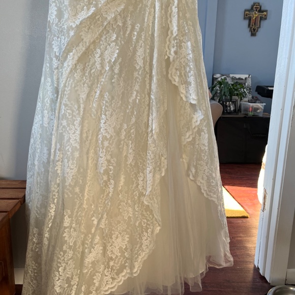 Wedding Dress - Picture 3 of 15